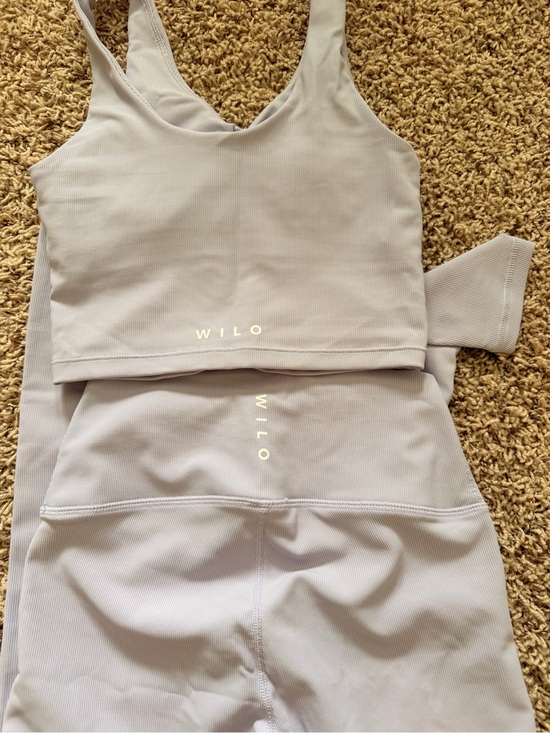 Wilo The Label Other - WILO Lavender Seamless V-Neck Crop Top and High-Waist Leggings Set